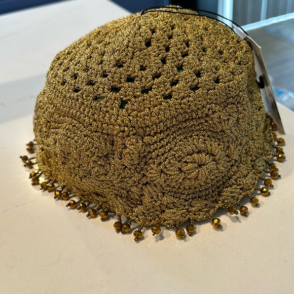 Zara crochet Beanie - Picture 1 of 6